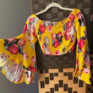 Floral bell sleeve crop top